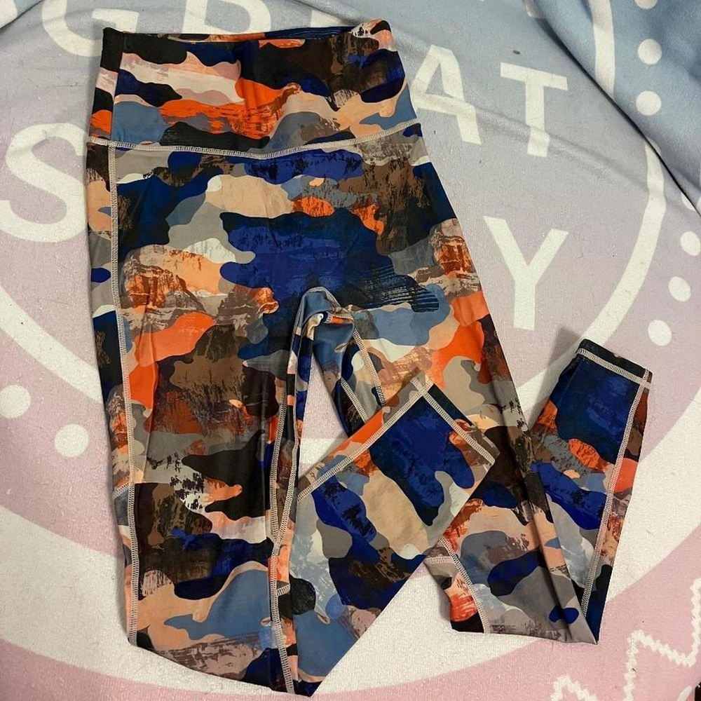 ✨🧡 FABLETICS ANYWHERE MOTION365® LEGGINGS (ZION, SMALL) 🧡✨ - Picture 1 of 4